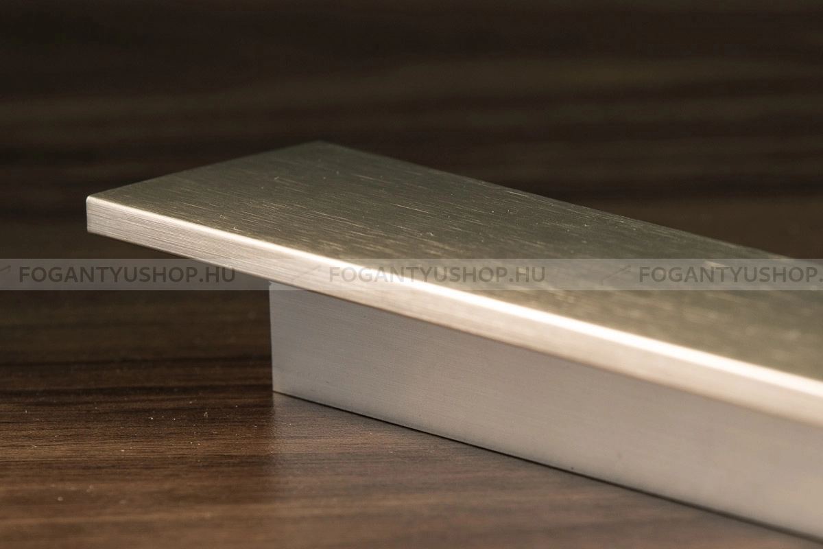 RUJZ DESIGN Fogantyú - 570.40 - Alumínium - Több méretben gyártott fém bútorfogantyú
