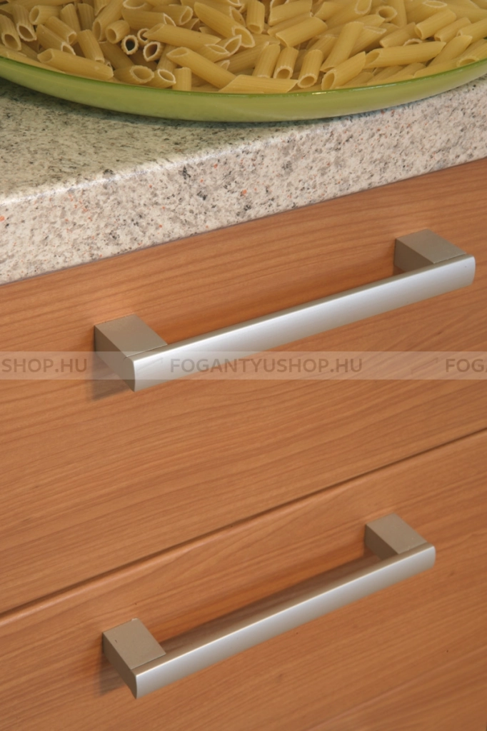 RUJZ-DESIGN-Fogantyu---369.16---Fenyes-krom---Tobb-meretben-gyartott-fem-butorfogantyu