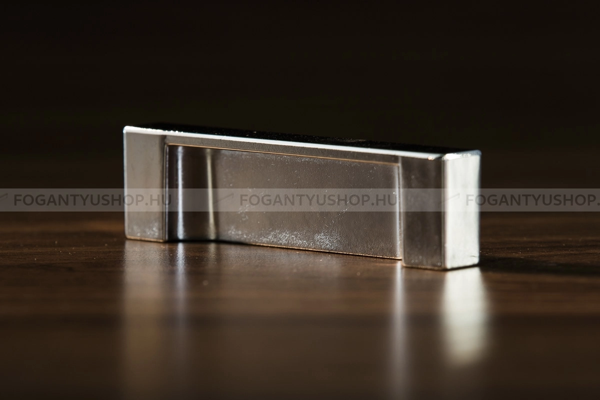 RUJZ-DESIGN-Fogantyu---454.20---Ezust-inox-(szalcsiszolt)---Egy-meretben-gyartott-fem-butorfogantyu