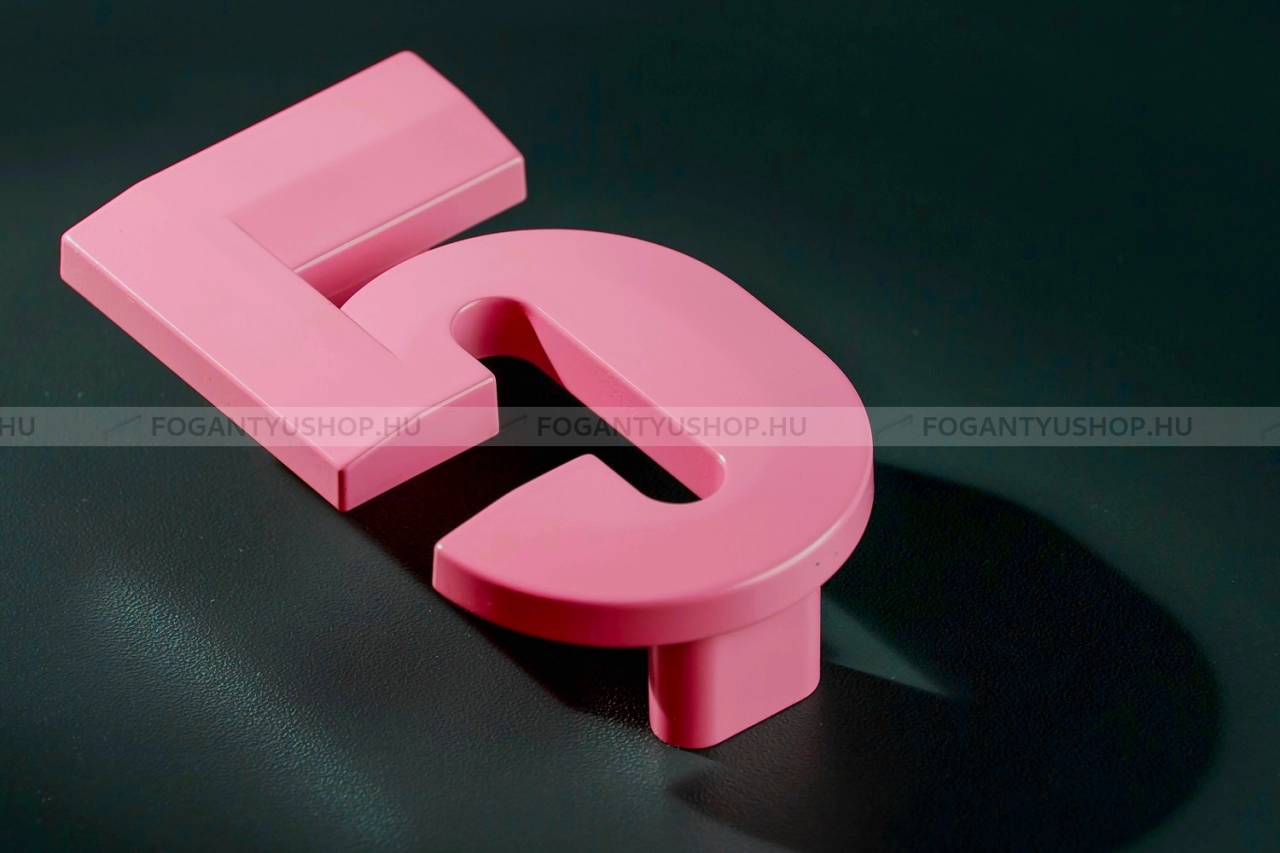 RUJZ DESIGN Fogantyú - Gyerek szám 5 számjegy 64 600.05 Barbi lila - furattáv 64 mm - Barbi lila vijola barby - Farmer szövet - Színes gyerekbútor fogantyú