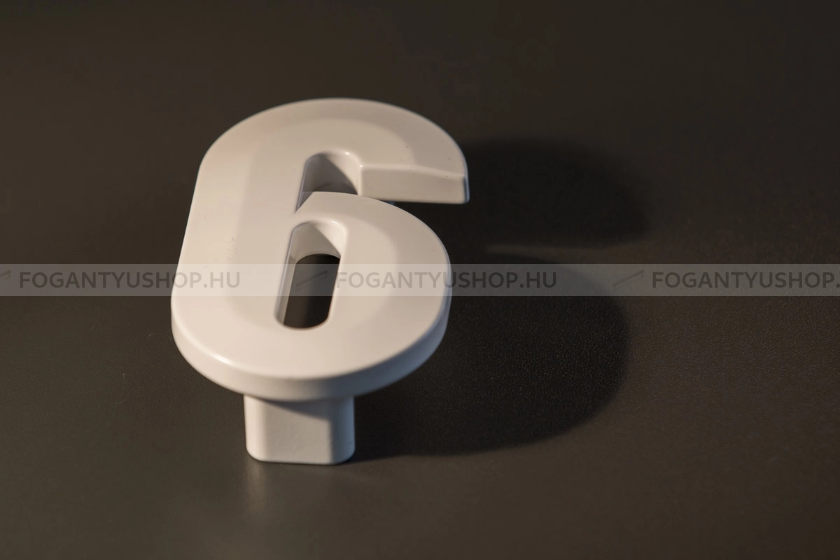 RUJZ DESIGN Bútor fogantyú - Gyerek szám 6 számjegy 64 600.06 - furattáv 64 mm - Fehér belo - Műanyag - Színes gyerekbútor fogantyú