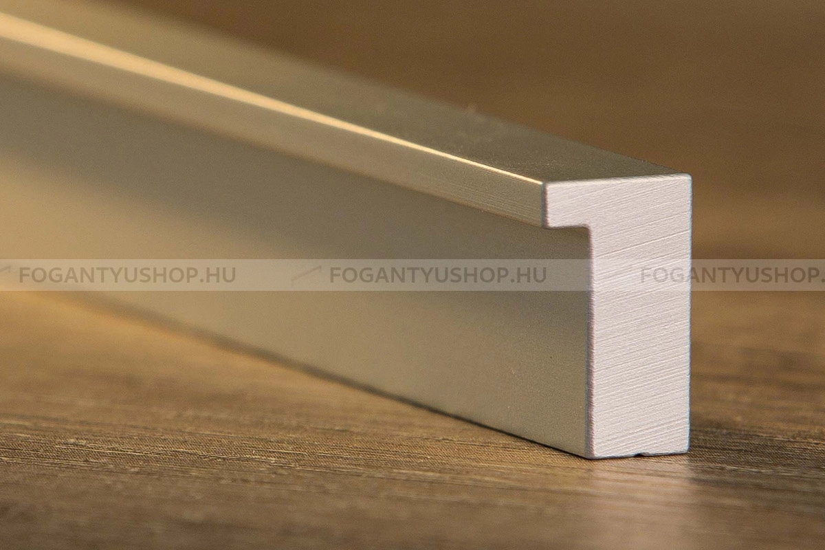 RUJZ DESIGN Fogantyú - 490.17 - Alumínium - Több méretben gyártott fém bútorfogantyú