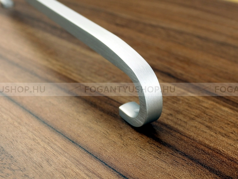RUJZ-DESIGN-Fogantyu---619.10---Matt-krom-szalcsiszolt---Tobb-meretben-gyartott-fem-butorfogantyu