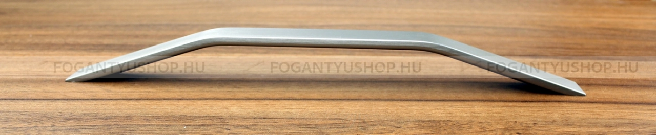 RUJZ-DESIGN-Fogantyu---620.20---Matt-krom-szalcsiszolt---Tobb-meretben-gyartott-fem-butorfogantyu