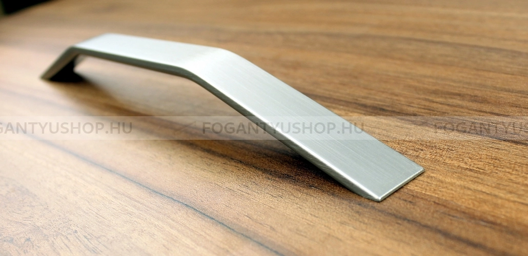 RUJZ-DESIGN-Fogantyu---620.20---Matt-krom-szalcsiszolt---Tobb-meretben-gyartott-fem-butorfogantyu