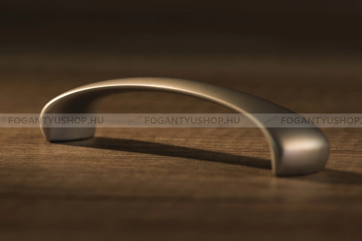 RUJZ DESIGN Bútorfogantyú - 96 335.20 - furattáv 96 mm - Ezüst inox (szálcsiszolt) SNiL - Zamak fém ötvözet - Egy méretben gyártott fém bútorfogantyú