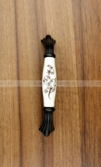 GIUSTI Bútor fogantyú - 96 mm - M7001G1B1G - Bronz - Zamak fém ötvözet - Porcelán