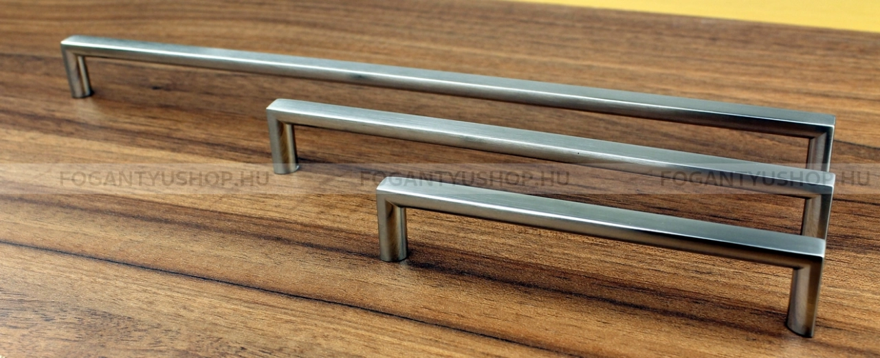 SCHWINN Fogantyú - 128 2516 - furattáv 128 mm - Ezüst inox (szálcsiszolt) SNiL - Zamak fém ötvözet - Több méretben gyártott fém bútorfogantyú