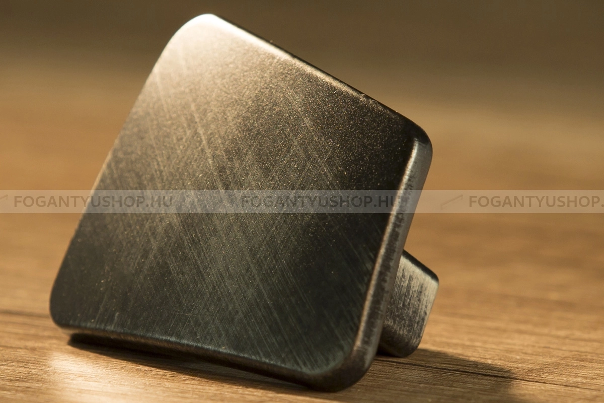 RUJZ-DESIGN-Fogantyu---590.02---Vintage-koptatott-fekete---Antikolt-vintage-fem-gombfogantyu-(szogletes-kerek)