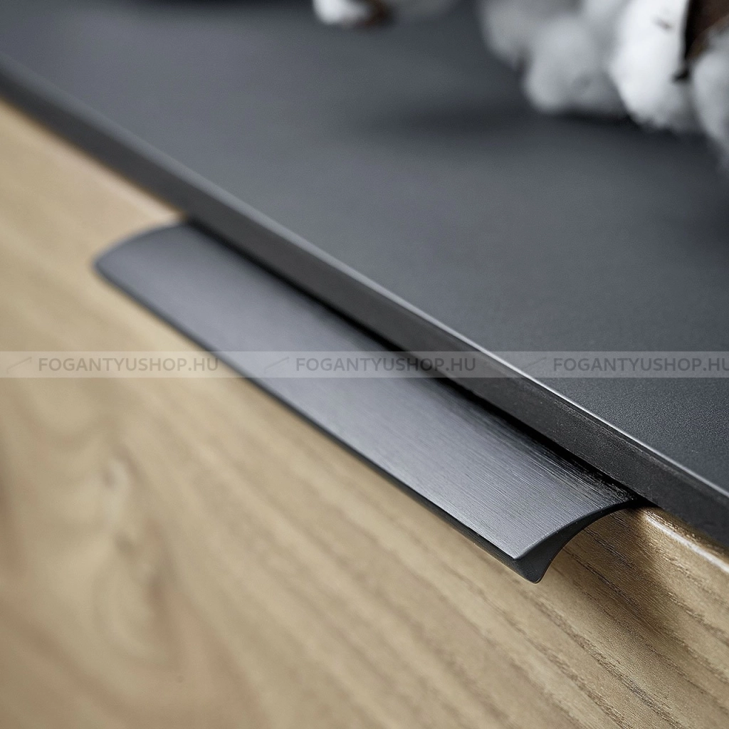 FURNIPART-Fogantyu-EDGE-STRAIGHT---Fekete-szalcsiszolt---Butorajto-elere-ultetheto-szines-fem-fogantyu