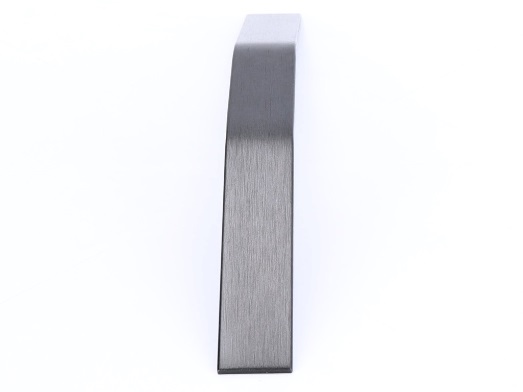 RUJZ DESIGN Fogantyú - 620.20 - Szálcsiszolt szürke - Alumínium - Több méretben gyártott színes fém bútorfogantyú 