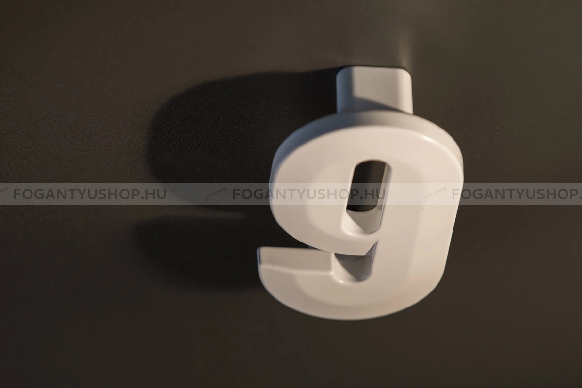 RUJZ DESIGN Fogantyú - Gyerek szám 9 számjegy 64 600.09 - furattáv 64 mm - Fehér belo - Farmer szövet - Színes gyerekbútor fogantyú