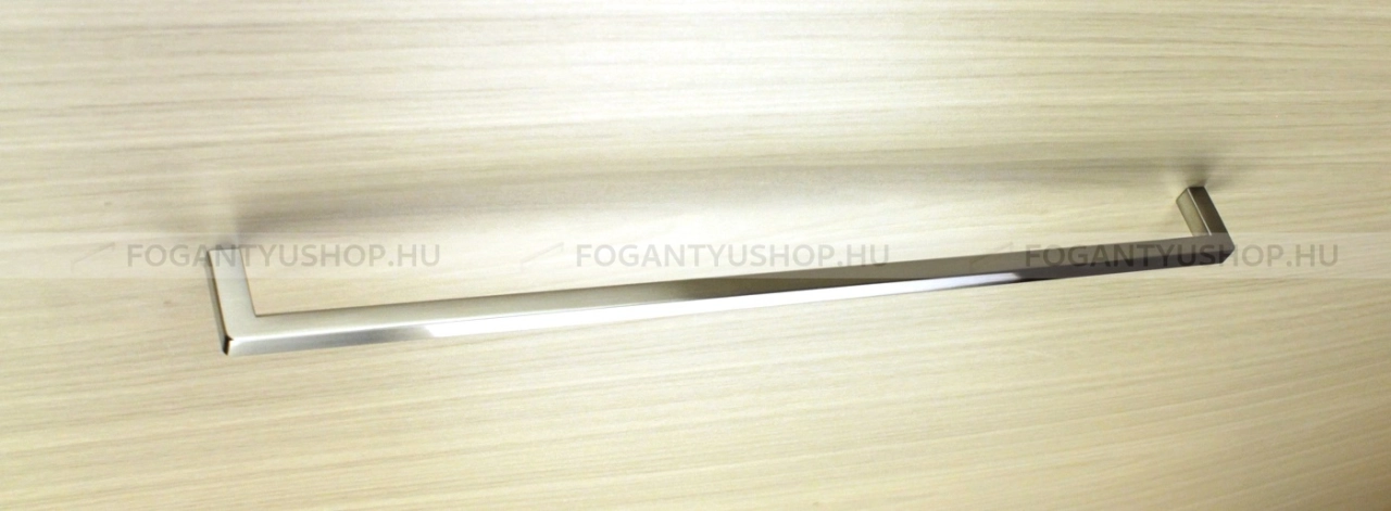 GRIMME Bútorfogantyú - 320 FG089420.19 furattáv 320 SNiL Márvány furattáv 320 SNiL Márvány furattáv 320 SNiL - furattáv 320 mm - Ezüst inox (szálcsiszolt) SNiL - Inox - Egy méretben gyártott fém bútorfogantyú