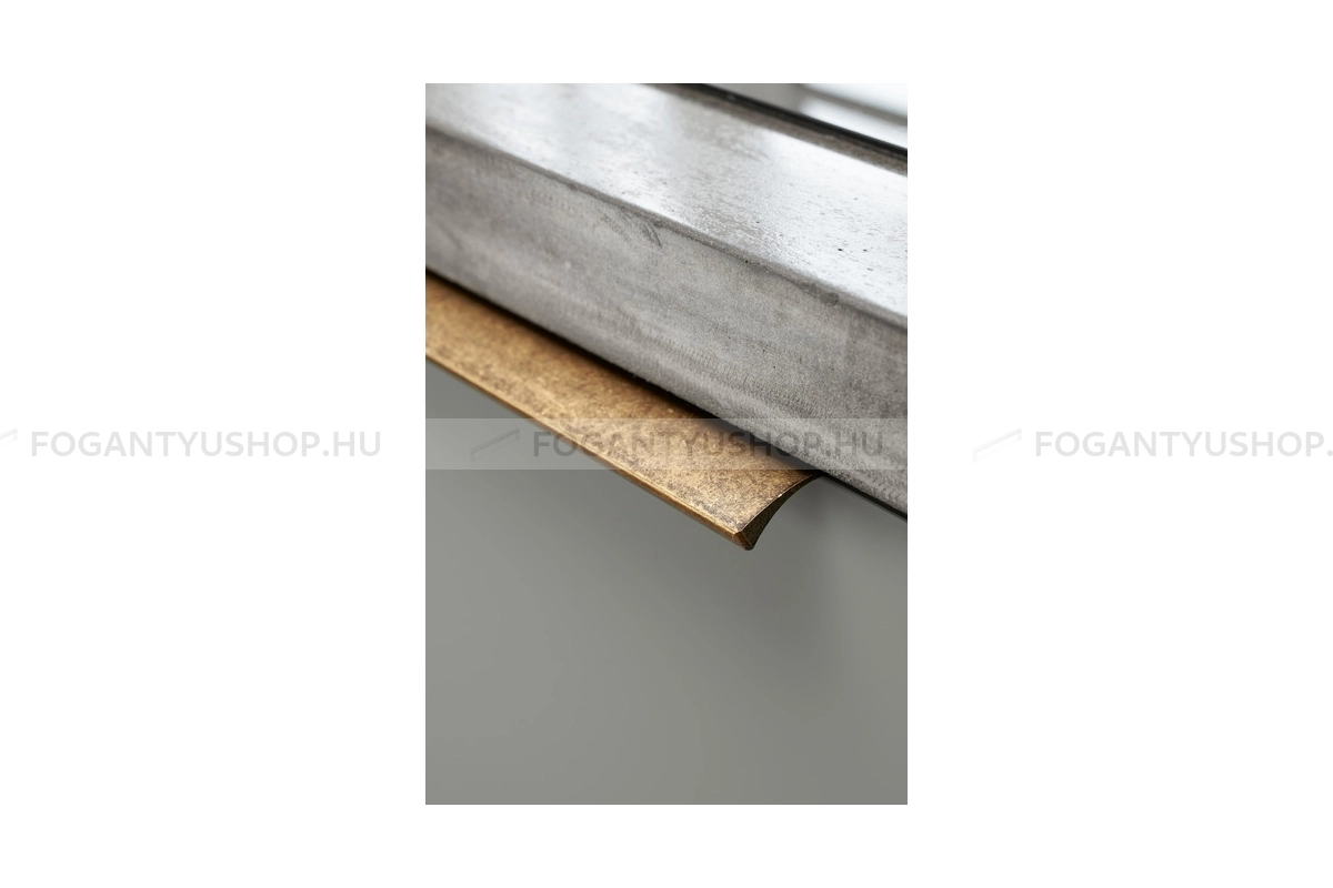 FURNIPART Fogantyú - EDGE Straight - Antik sárgaréz 39 - Alumínium - Klasszikus, vintage, antik fém bútorfogantyú