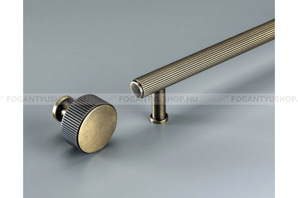 CROFTS & ASSINDER Fogantyú - Stirling 192 - furattáv 192 mm - antik réz - Réz - Prémium két furatos bútorfogantyúk