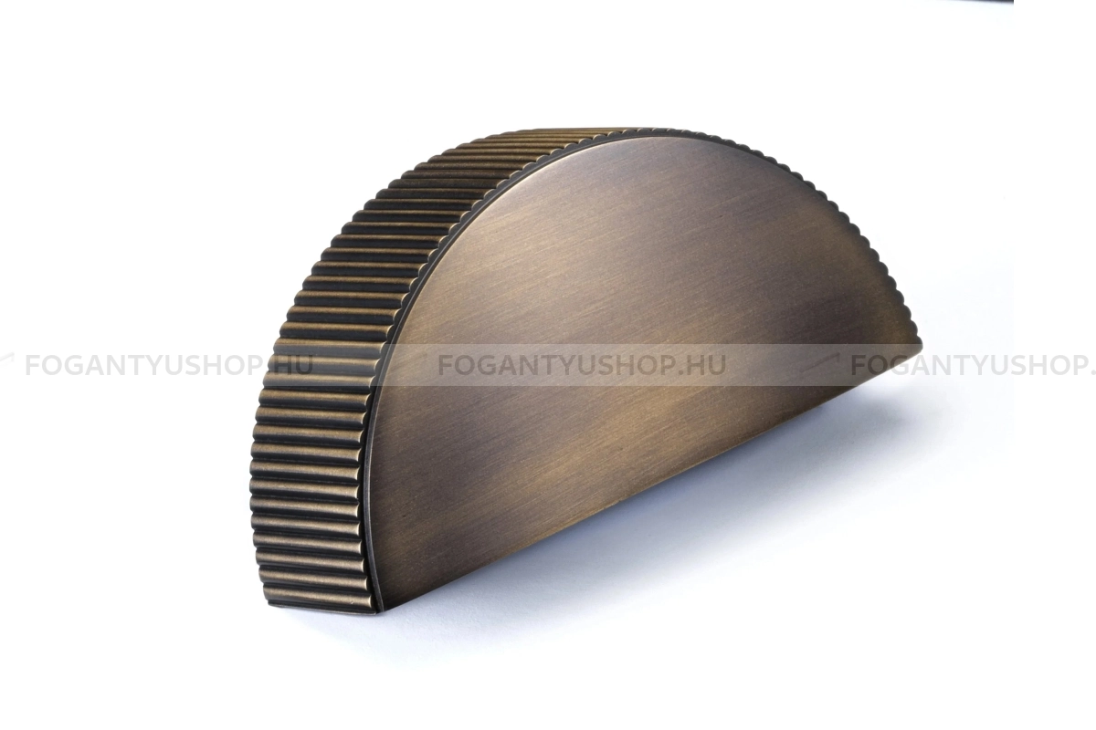 CROFTS & ASSINDER Fogantyú - Stirling - furattáv 64 mm - polírozott nikkel - Réz - Prémium kagyló fogantyúk