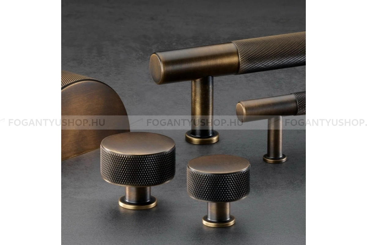 CROFTS & ASSINDER Fogantyú - Henley 128 - furattáv 128 mm - antik réz - Réz - Prémium két furatos bútorfogantyúk