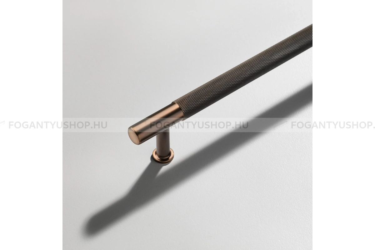 CROFTS & ASSINDER Bútor fogantyú - Henley 128 - furattáv 128 mm - szálcsiszolt bronz - Réz - Prémium két furatos bútorfogantyúk