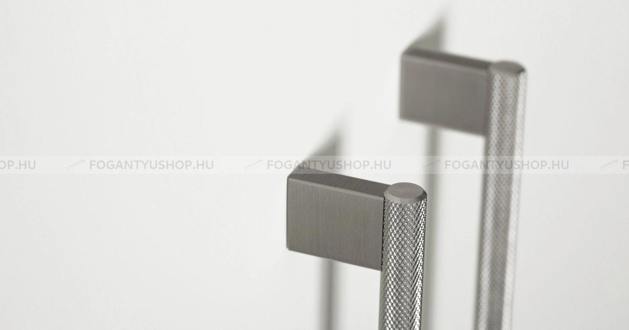 VIEFE-Fogantyu-GRAF-MINI-LONG---Ezust-inox-(szalcsiszolt)---Egy-meretben-gyartott-fem-butorfogantyu