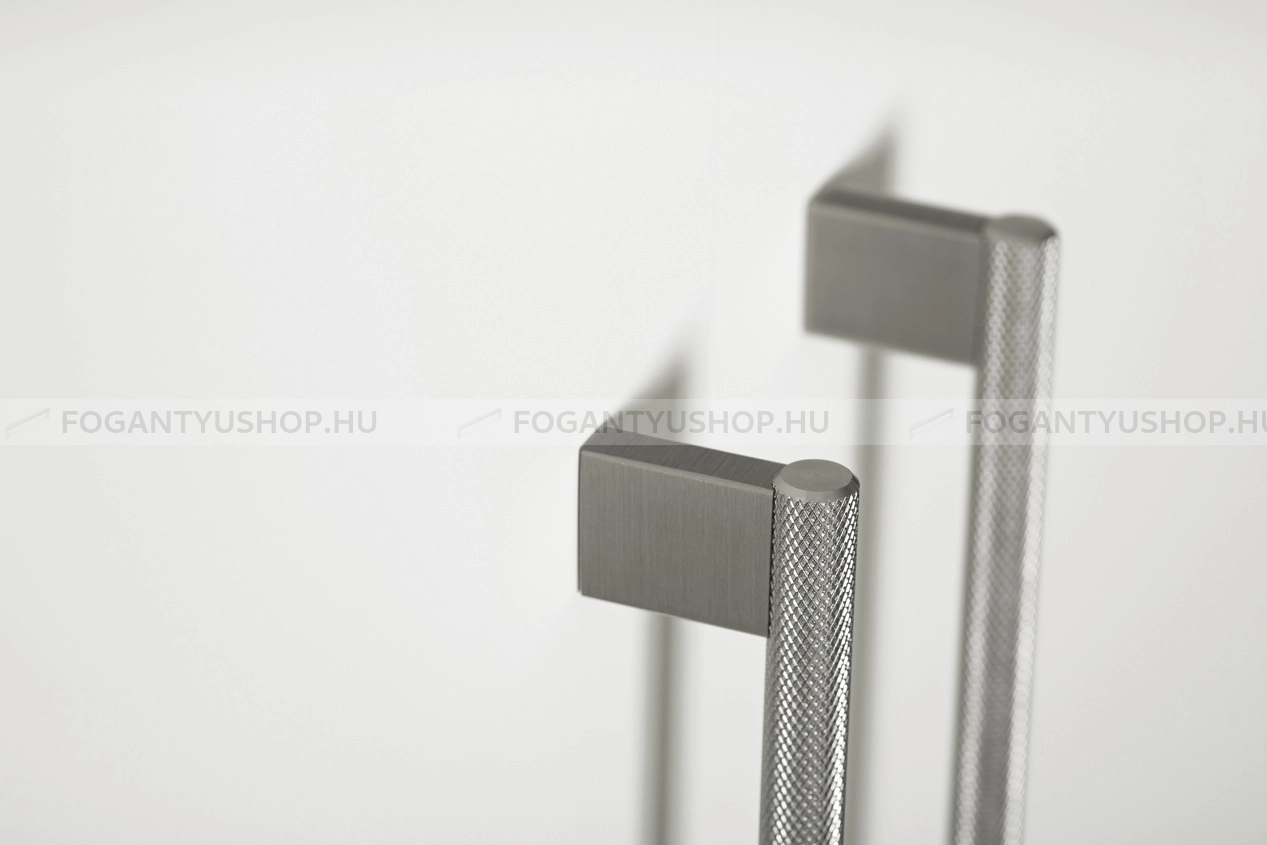 VIEFE-Fogantyu-GRAF-BIG-LONG---Ezust-inox-(szalcsiszolt)---Egy-meretben-gyartott-fem-butorfogantyu