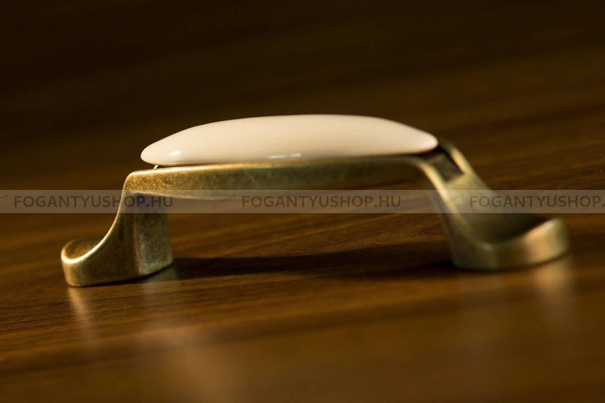 GIUSTI Fogantyú - 96 M160100D1G - furattáv 96 mm - Antik patina barna  - Zamak fém ötvözet, Porcelán - Porcelánnal kombinált antikolt fém bútorfogantyú
