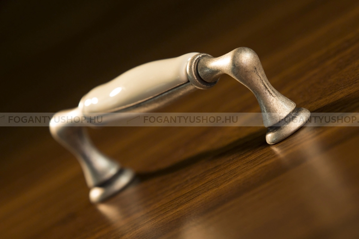 GIUSTI-Fogantyu---FG.M62010015G---Antik-ezust---Porcelannal-kombinalt-antikolt-fem-butorfogantyu