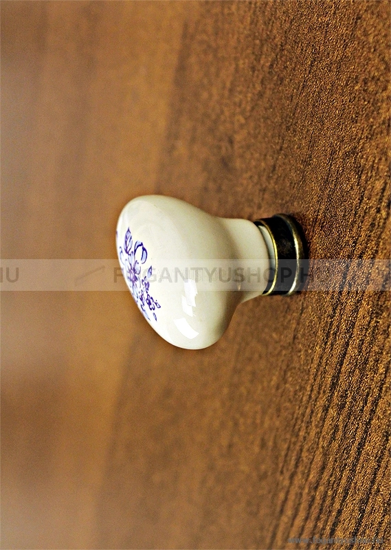 GIUSTI Gomb fogantyú - P01010504 - 1 furatos - Antik patina barna  - Zamak fém ötvözet, Porcelán - Porcelán, porcelánnal kombinált antikolt fém gombfogantyú