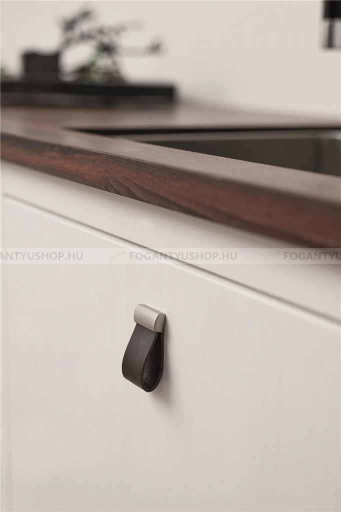 FURNIPART-Fogantyu-STRAP---Ezust-inox-(szalcsiszolt)---Borrel-kombinalt-fem-butorfogantyu