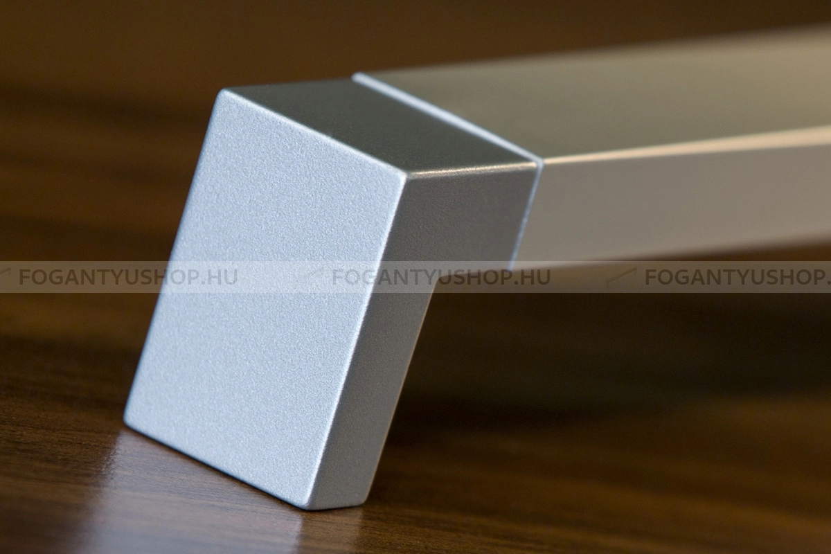 RUJZ DESIGN Fogantyú - 347.20 - Alumínium - Festett aluminium hatás - Több méretben gyártott fém bútorfogantyú