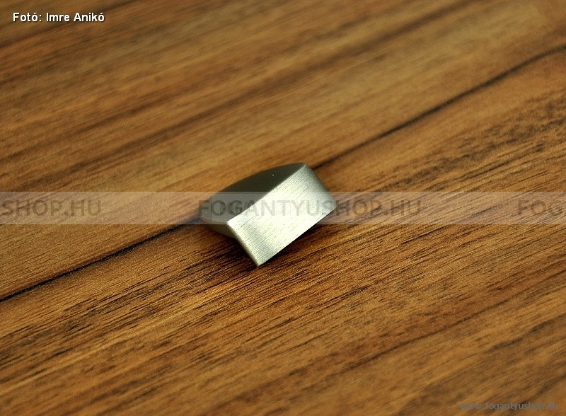 RUJZ DESIGN Fogantyú - 367.20 - Ezüst inox (szálcsiszolt) - Fém gombfogantyú, bútorgomb (szögletes, kerek)