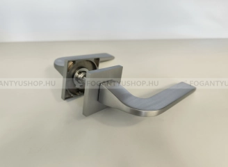 MAESTRO IBIZA - Beltéri matt szálcsiszolt ajtókilincs szett, lapos négyzetrozettával (BB, PZ, WC)