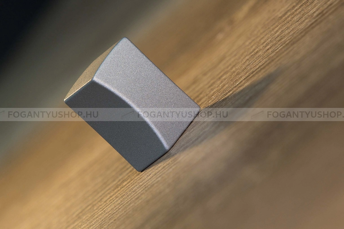RUJZ DESIGN Gombfogantyú - 832.28 - 1 furatos - Matt króm MCrL - Zamak fém ötvözet - Fém gombfogantyú, bútorgomb (szögletes, kerek)