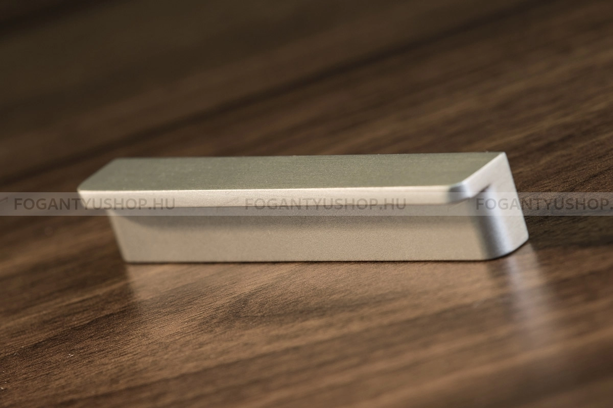 RUJZ-DESIGN---Fogantyu---527.13---Ezust-inox-(szalcsiszolt)---Tobb-meretben-gyartott-fem-butorfogantyu