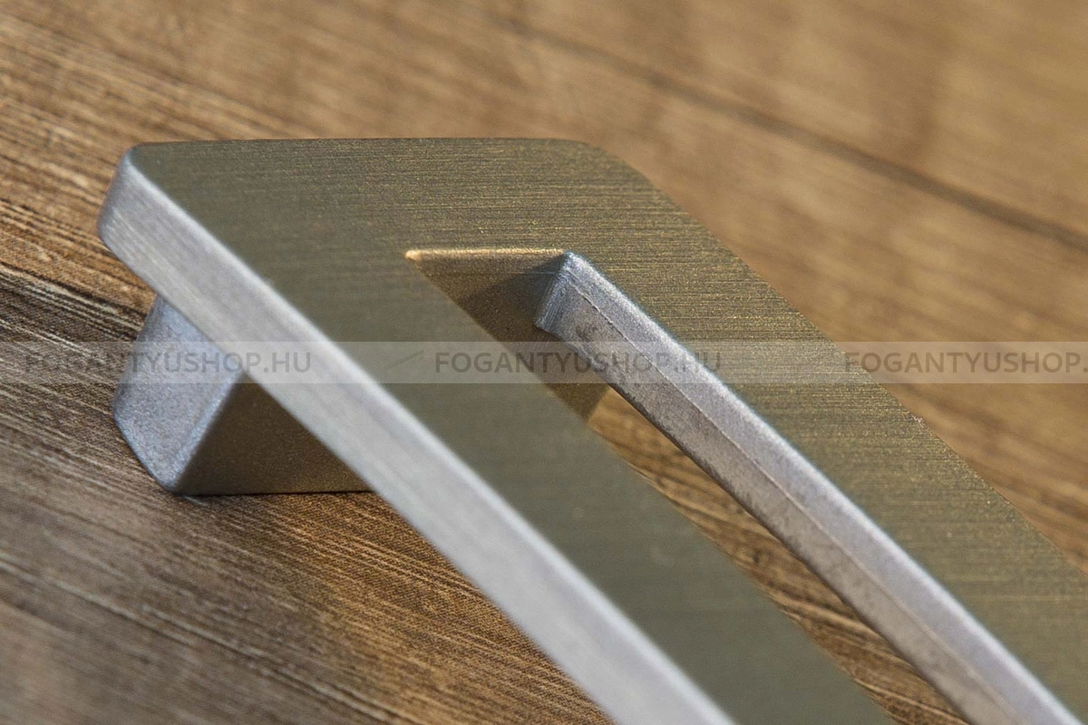 RUJZ-DESIGN---Fogantyu---557.01---Ezust-inox-(szalcsiszolt)---Egy-meretben-gyartott-fem-butorfogantyu