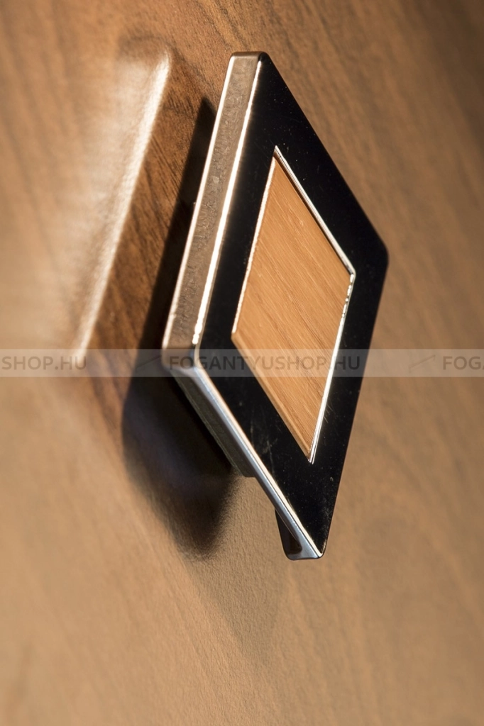 RUJZ-DESIGN-Fogantyu---502.10---Ezust-inox-(szalcsiszolt)---Tolgyfa---Faval-kombinalt-fem-butorfogantyu
